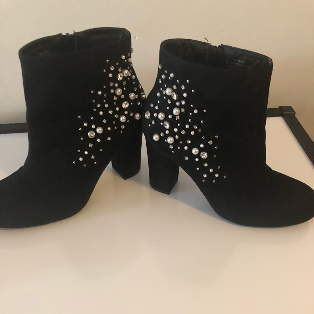 Size 9 black suede embellished bootie brand Cato
